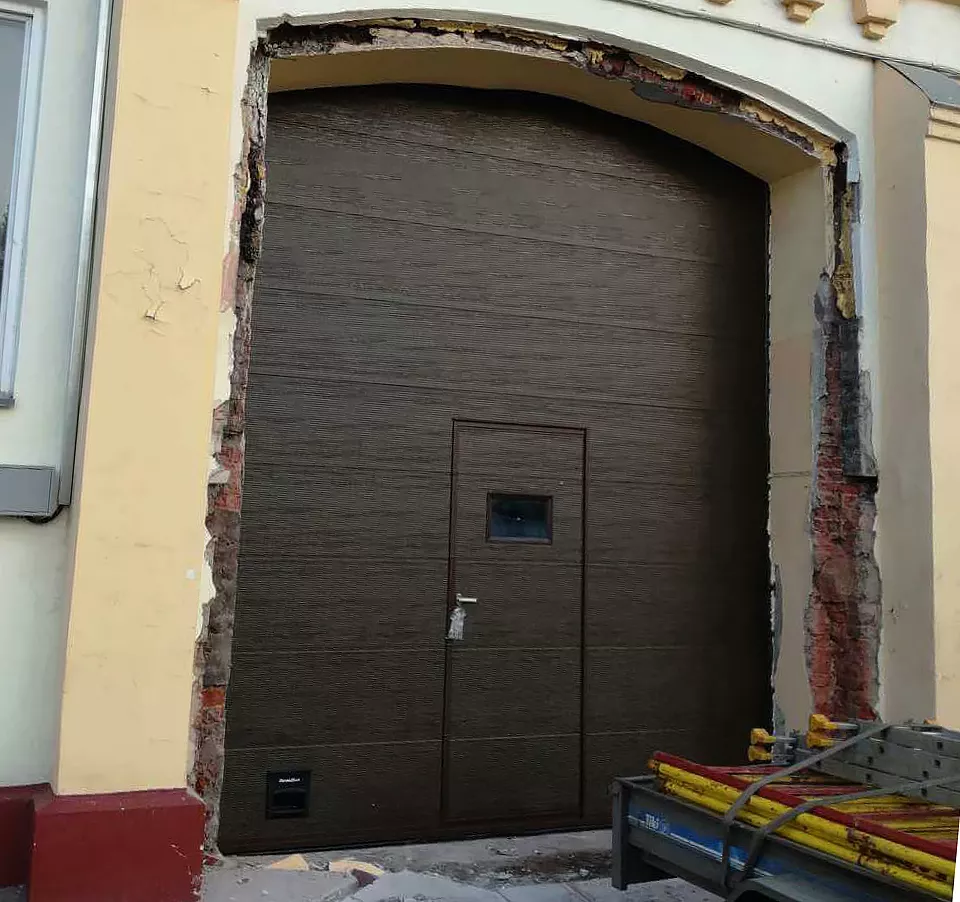 Промышленные секционные ворота DoorHan в Минске